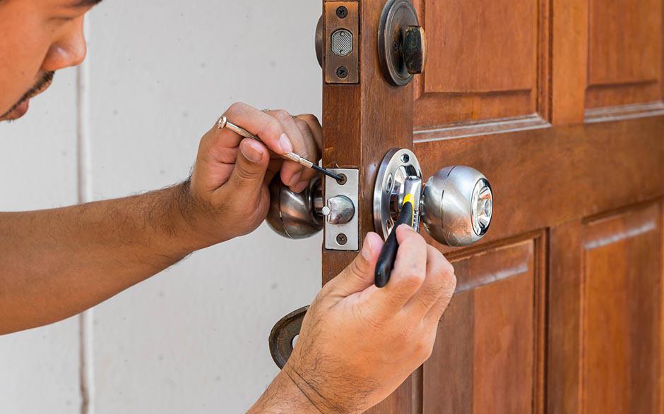 serrure porte Cinqueux