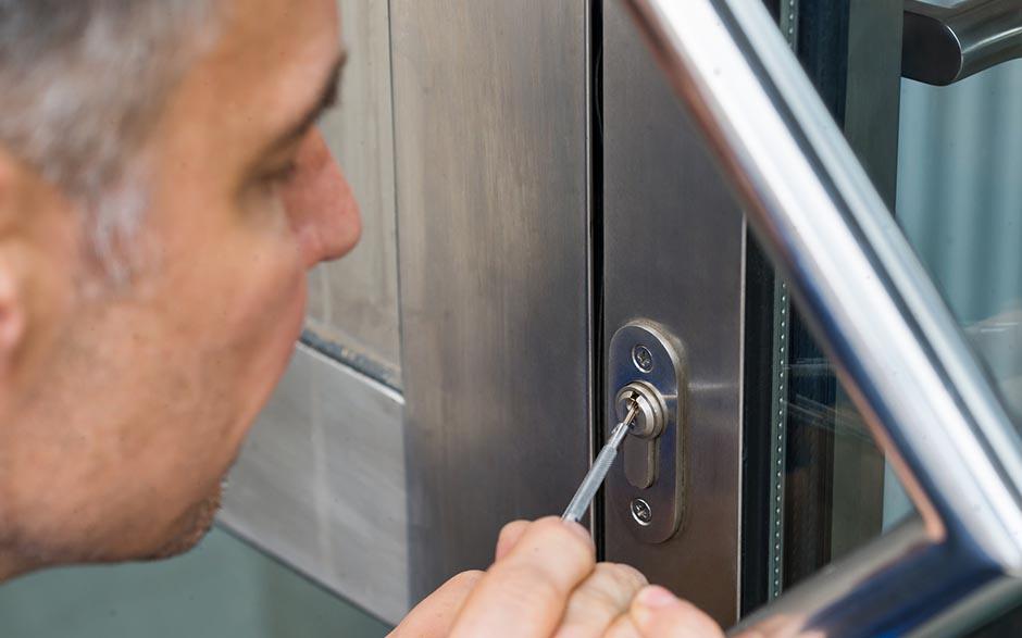 serrure porte Cinqueux